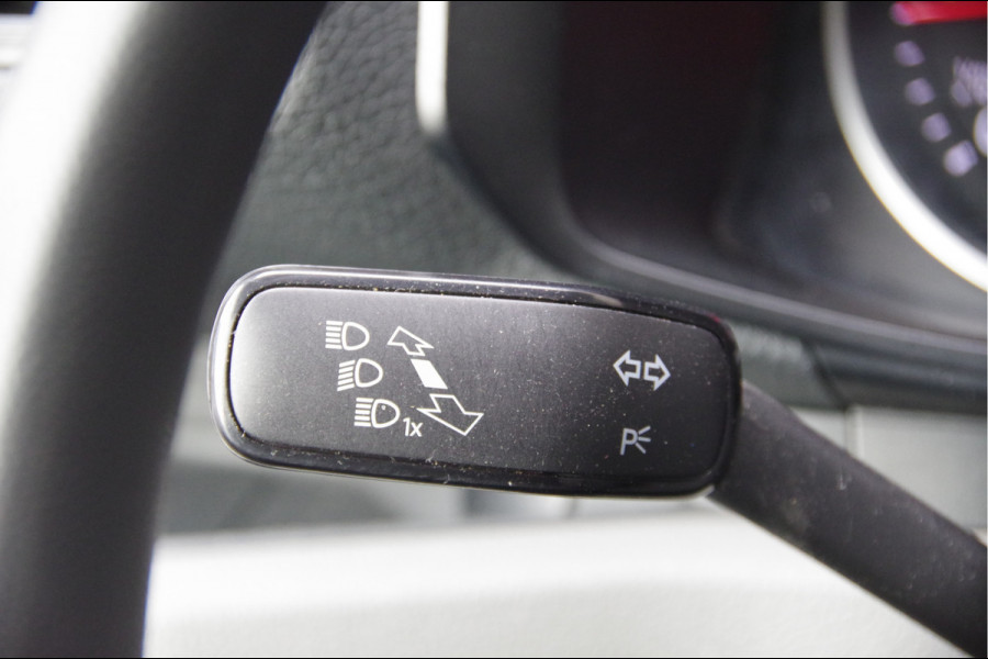 Volkswagen Crafter 2.0 TDI L3H3 Highline 3-ZITS, 140PK AUT. LED, CAMERA, NAVI, CRUISE, AIRCO, PARKEERSENSOREN