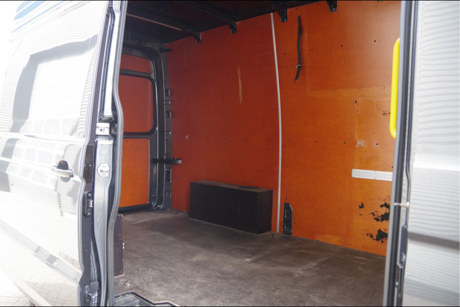 Volkswagen Crafter 2.0 TDI L3H3 Highline 3-ZITS, 140PK AUT. LED, CAMERA, NAVI, CRUISE, AIRCO, PARKEERSENSOREN