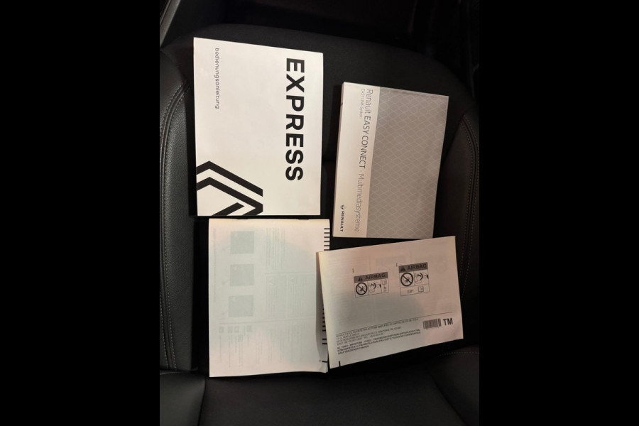 Renault Express TCe 100 Extra CarPlay & Android auto / P-sensor / Airco / Houten laadruimte