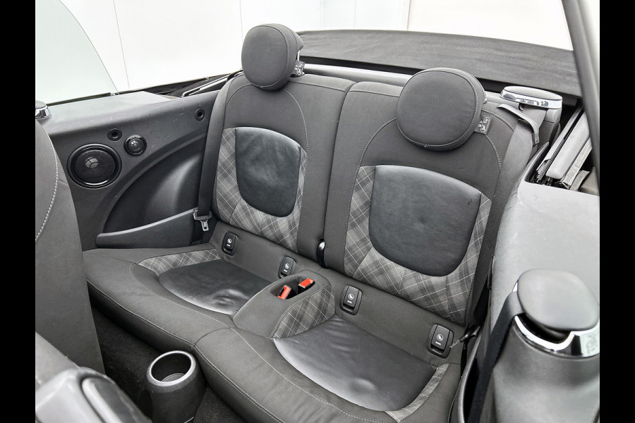 MINI Cabrio 1.5 Cooper Salt Business (Dealer OndH, Trekhaak, StoelV, Harman/ Kardon, Navigatie, Airco, Bluetooth, Etc)