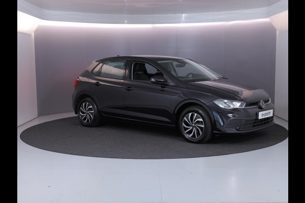 Volkswagen Polo 1.0 TSI Life 95 PK | Navigatie via app | Parkeersensoren voor en achter | LM velgen |