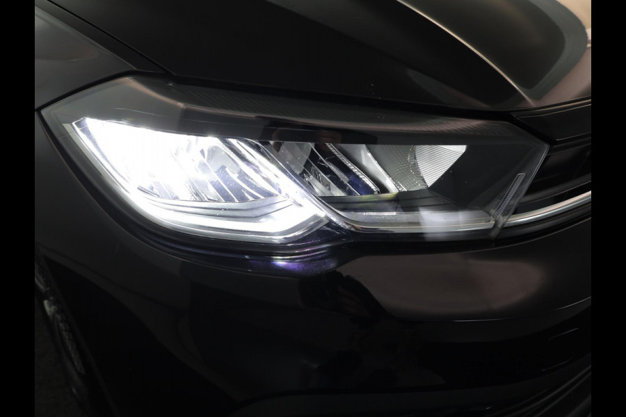 Volkswagen Polo 1.0 TSI Life 95 PK | Navigatie via app | Parkeersensoren voor en achter | LM velgen |