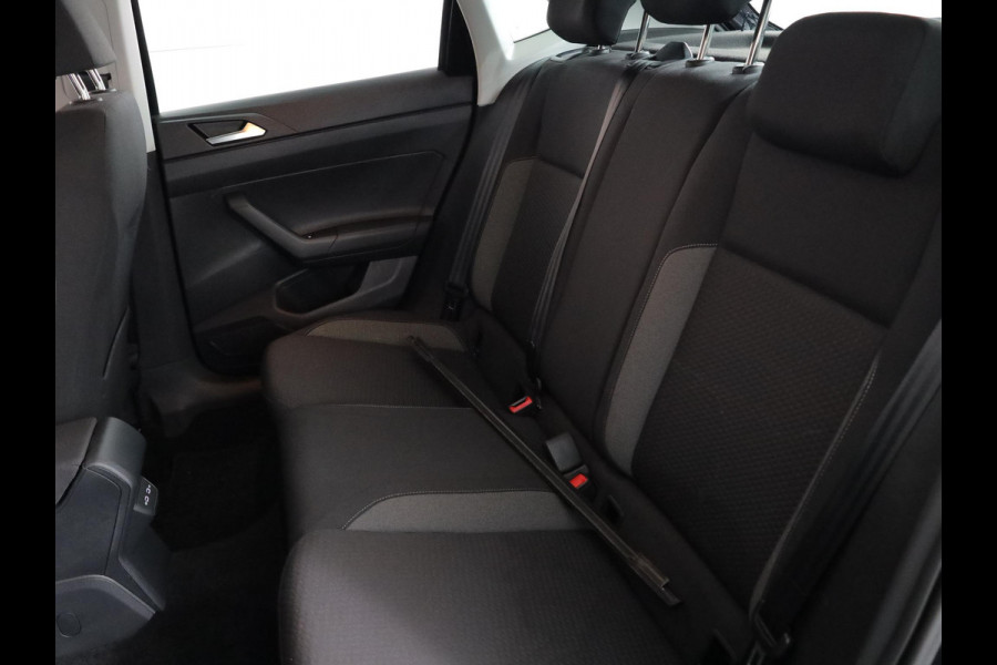 Volkswagen Polo 1.0 TSI Life 95 PK | Navigatie via app | Parkeersensoren voor en achter | LM velgen |