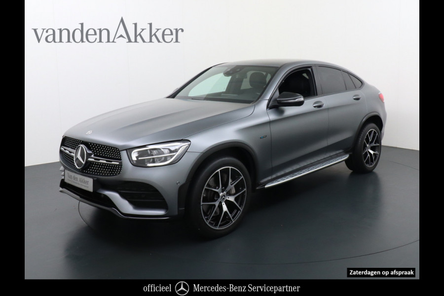 Mercedes-Benz GLC 300e Coupé AMG 4Matic // Burmester / Magno Grijs // 20 inch // Treeplanken // Night pakket