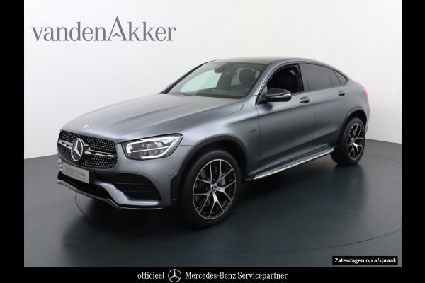 Mercedes-Benz GLC 300e Coupé AMG 4Matic // Burmester / Magno Grijs // 20 inch // Treeplanken // Night pakket