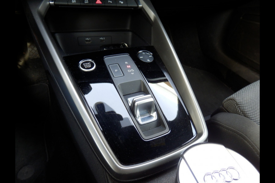 Audi A3 Limousine 35 TFSI Bns edition I Comfort stoelen I Afn. trekhaak I