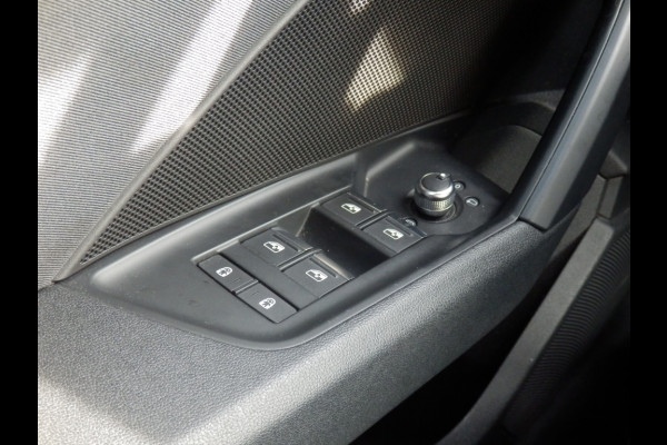 Audi A3 Limousine 35 TFSI Bns edition I Comfort stoelen I Afn. trekhaak I