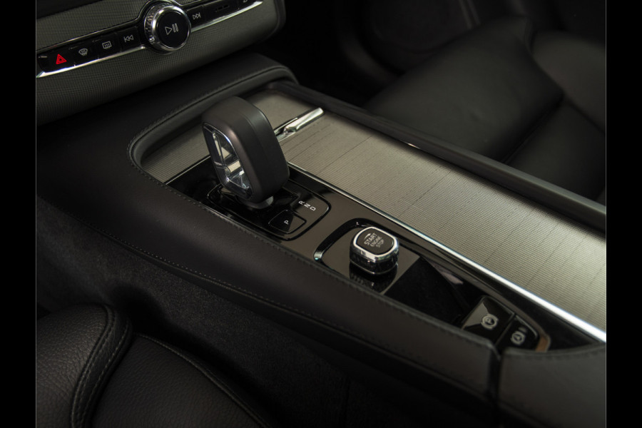 Volvo XC90 2.0 T8 Recharge AWD Ultimate Bright LUCHTVER. I PANO I H/K I 360-CAMERA I HUD I TREKH