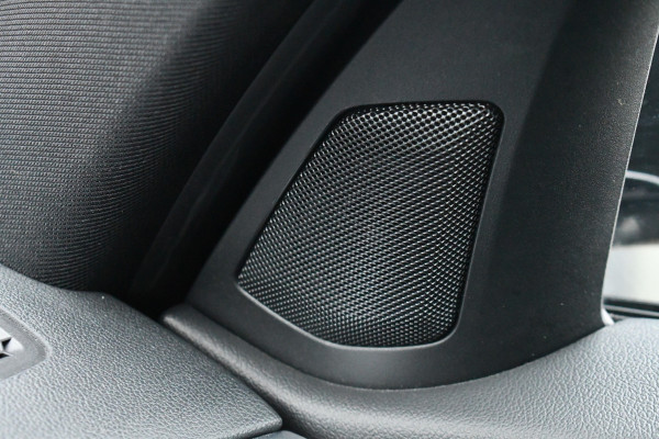 BMW 3 Serie Touring 320i M-Sport Shadow HiFi 19inch Camera NL-auto