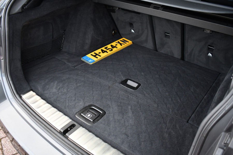 BMW 3 Serie Touring 320i M-Sport Shadow HiFi 19inch Camera NL-auto