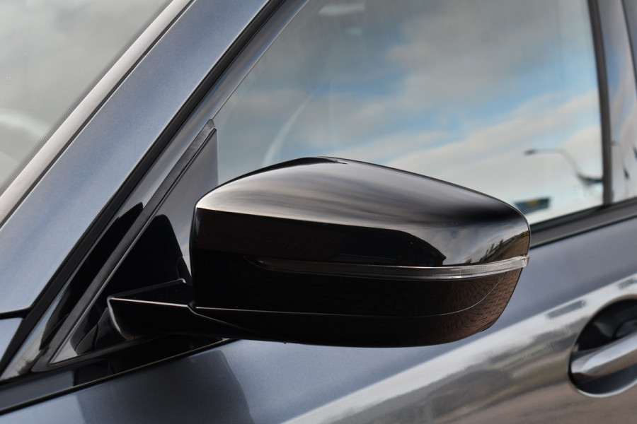 BMW 3 Serie Touring 320i M-Sport Shadow HiFi 19inch Camera NL-auto