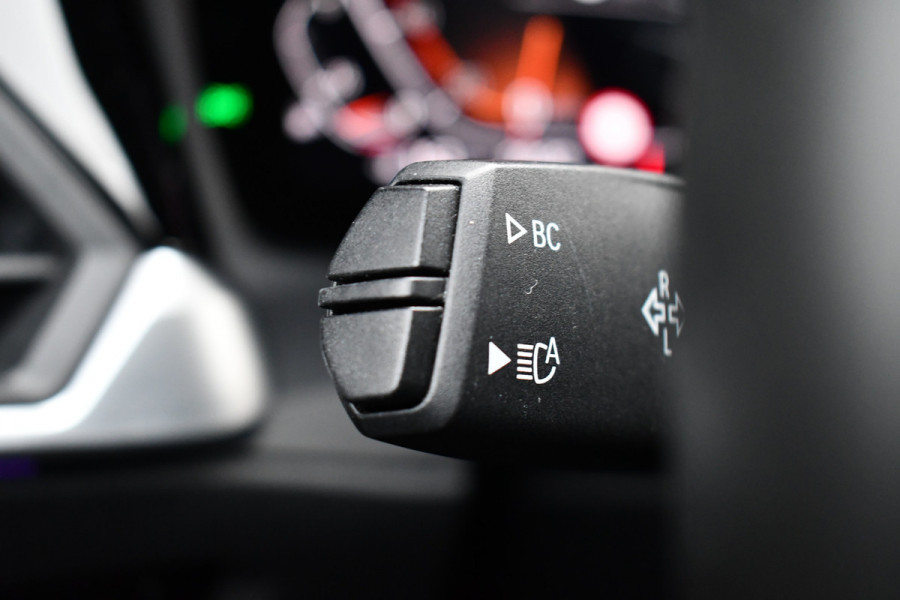 BMW 3 Serie Touring 320i M-Sport Shadow HiFi 19inch Camera NL-auto