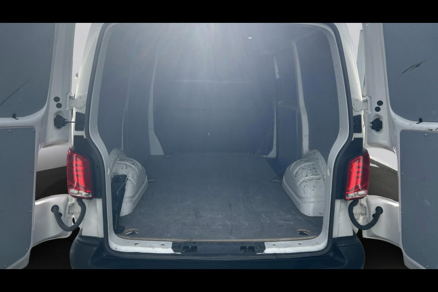 Volkswagen Transporter L1H1 2.0 TDI 110pk / Navigatie / App connect / Betimmering