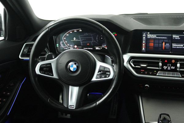 BMW 3-serie 330i High Executive Edition M-Pakket (PANORAMADAK, HEAD-UP, CAMERA, STOELVERWARMING, DEALER ONDERHOUDEN, NL-AUTO, NAP)