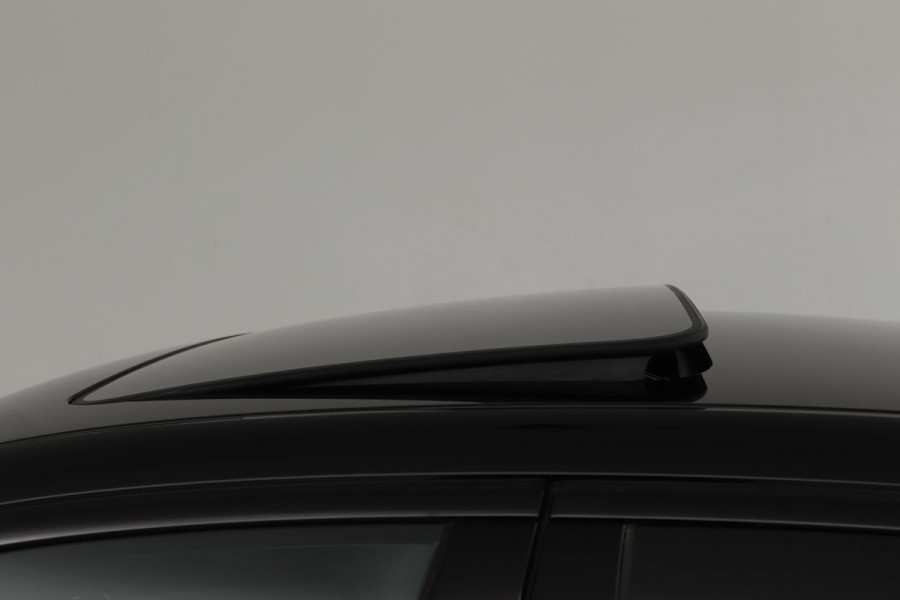 BMW 3-serie 330i High Executive Edition M-Pakket (PANORAMADAK, HEAD-UP, CAMERA, STOELVERWARMING, DEALER ONDERHOUDEN, NL-AUTO, NAP)