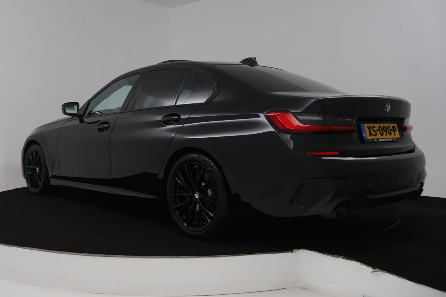 BMW 3-serie 330i High Executive Edition M-Pakket (PANORAMADAK, HEAD-UP, CAMERA, STOELVERWARMING, DEALER ONDERHOUDEN, NL-AUTO, NAP)