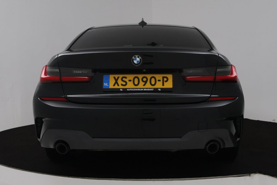 BMW 3-serie 330i High Executive Edition M-Pakket (PANORAMADAK, HEAD-UP, CAMERA, STOELVERWARMING, DEALER ONDERHOUDEN, NL-AUTO, NAP)