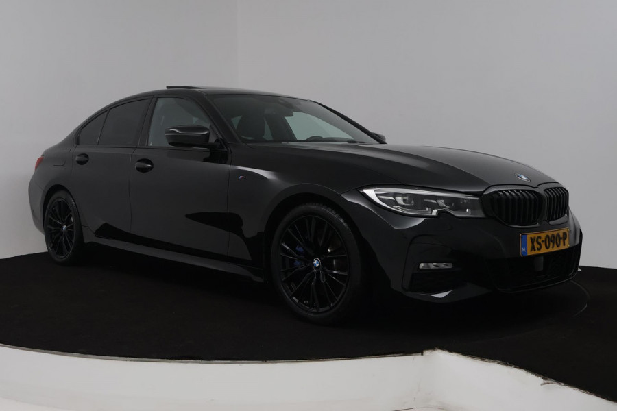 BMW 3-serie 330i High Executive Edition M-Pakket (PANORAMADAK, HEAD-UP, CAMERA, STOELVERWARMING, DEALER ONDERHOUDEN, NL-AUTO, NAP)