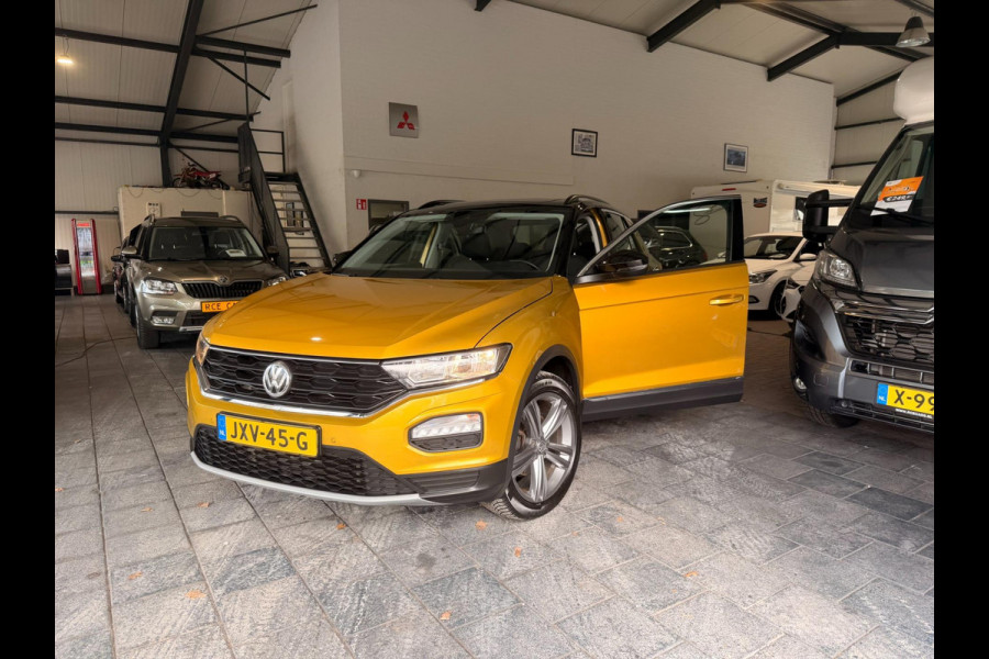 Volkswagen T-Roc 1.5 TSI Sport DSG ACC Panodak Stoelverw Navigatie Sfeerverl