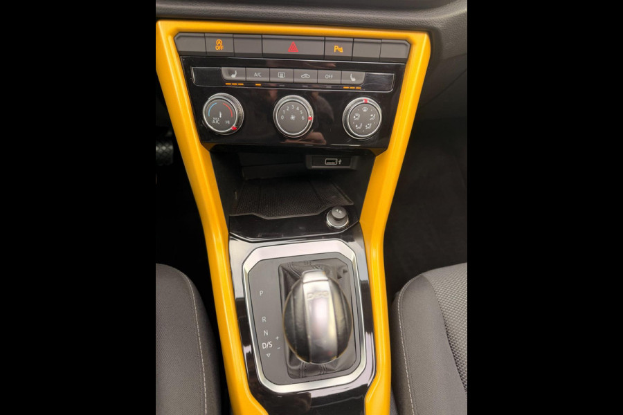 Volkswagen T-Roc 1.5 TSI Sport DSG ACC Panodak Stoelverw Navigatie Sfeerverl
