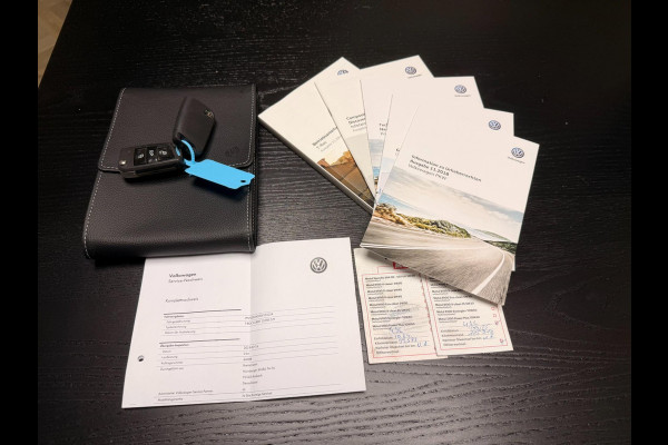 Volkswagen T-Roc 1.5 TSI Sport DSG ACC Panodak Stoelverw Navigatie Sfeerverl