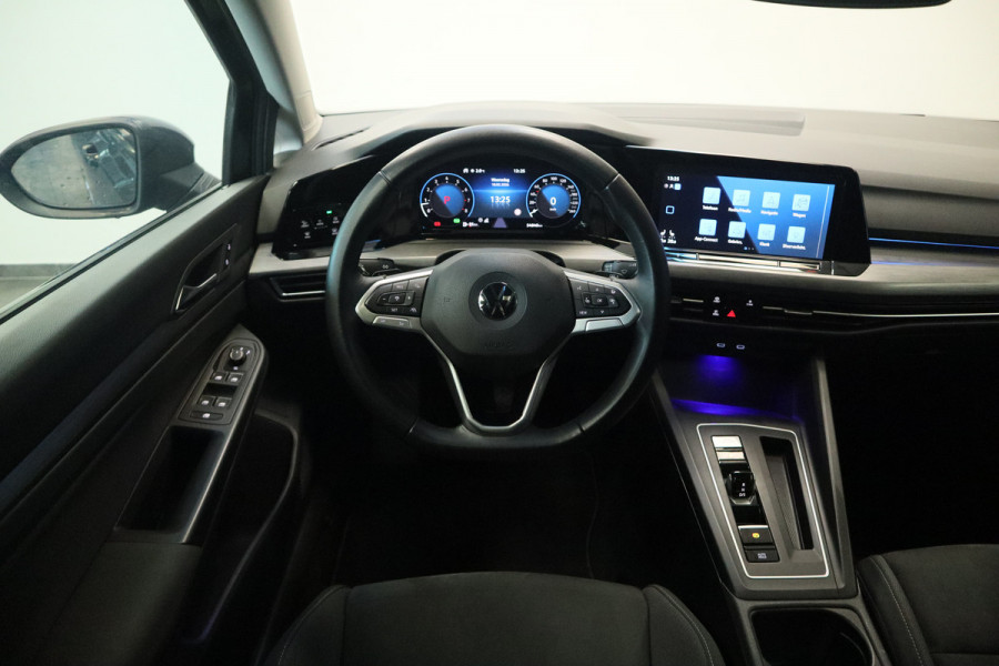 Volkswagen Golf 1.5 eTSI Style Panoramadak Elec.Trekhaak IQ-led