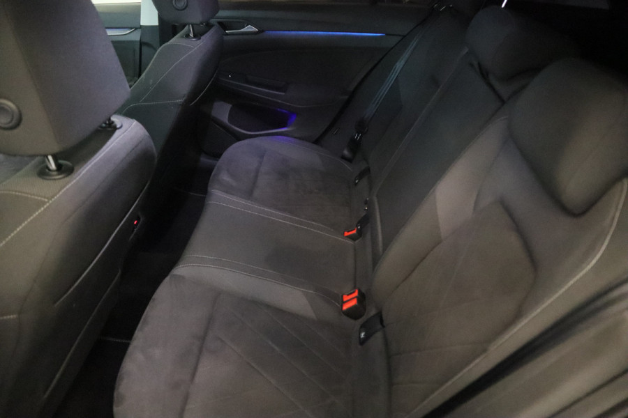 Volkswagen Golf 1.5 eTSI Style Panoramadak Elec.Trekhaak IQ-led