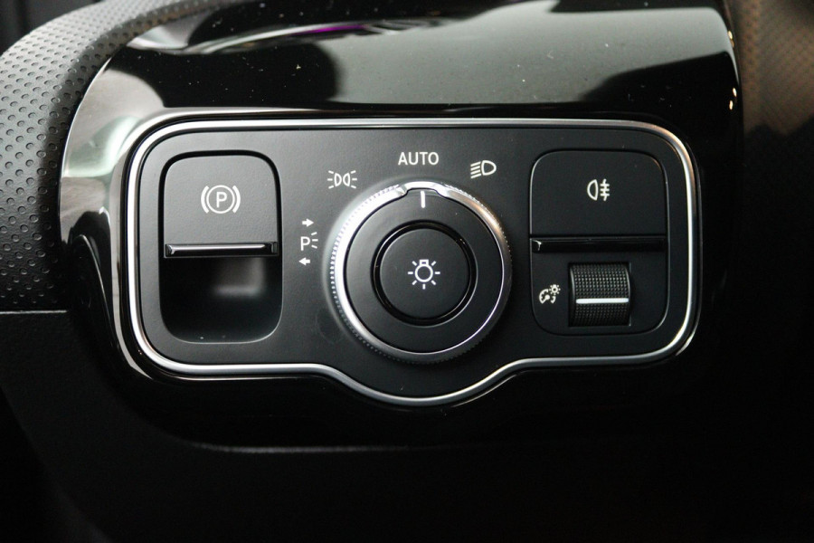 Mercedes-Benz CLA-Klasse 200 Business Solution AMG (SFEERVERLICHTING, CAMERA, LED, STOELVERWARMING, 1e EIGENAAR, GOED ONDERHOUDEN)