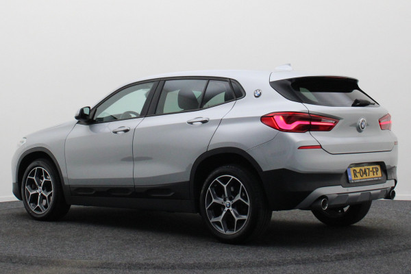 BMW X2 sDrive20i High Executive Automaat LED, Head-Up, Apple Carplay, Stoelverwarming, PDC, 17"