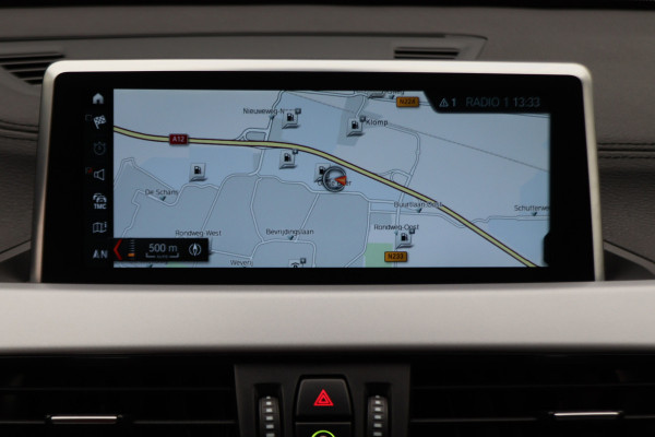 BMW X2 sDrive20i High Executive Automaat LED, Head-Up, Apple Carplay, Stoelverwarming, PDC, 17"