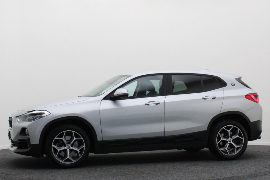 BMW X2 sDrive20i High Executive Automaat LED, Head-Up, Apple Carplay, Stoelverwarming, PDC, 17"
