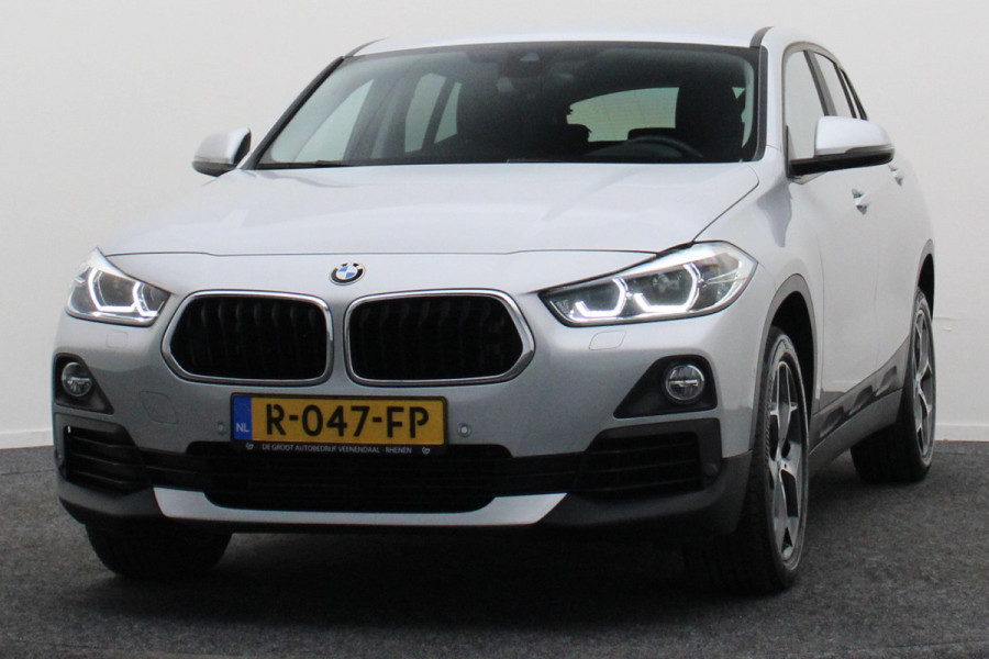 BMW X2 sDrive20i High Executive Automaat LED, Head-Up, Apple Carplay, Stoelverwarming, PDC, 17"