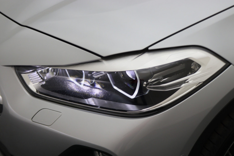 BMW X2 sDrive20i High Executive Automaat LED, Head-Up, Apple Carplay, Stoelverwarming, PDC, 17"