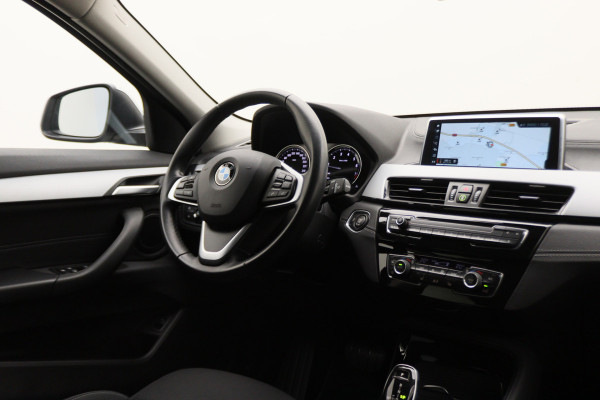 BMW X2 sDrive20i High Executive Automaat LED, Head-Up, Apple Carplay, Stoelverwarming, PDC, 17"