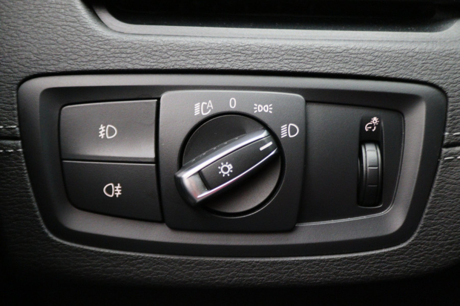 BMW X2 sDrive20i High Executive Automaat LED, Head-Up, Apple Carplay, Stoelverwarming, PDC, 17"