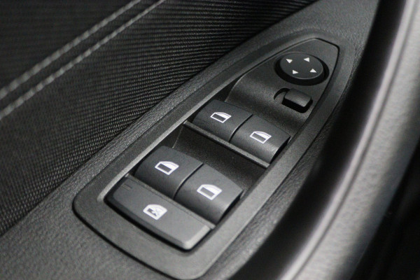 BMW X2 sDrive20i High Executive Automaat LED, Head-Up, Apple Carplay, Stoelverwarming, PDC, 17"