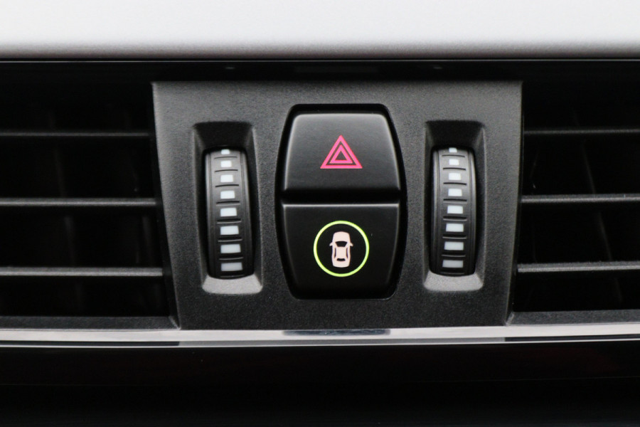 BMW X2 sDrive20i High Executive Automaat LED, Head-Up, Apple Carplay, Stoelverwarming, PDC, 17"