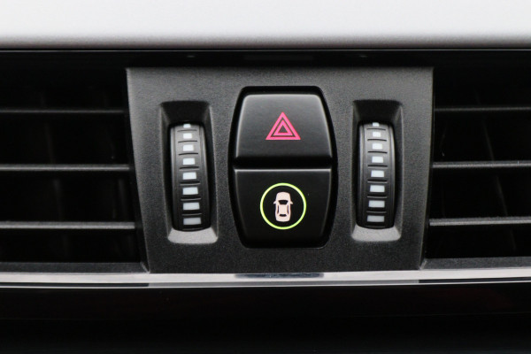 BMW X2 sDrive20i High Executive Automaat LED, Head-Up, Apple Carplay, Stoelverwarming, PDC, 17"