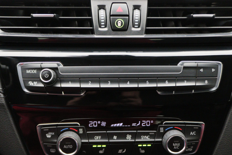 BMW X2 sDrive20i High Executive Automaat LED, Head-Up, Apple Carplay, Stoelverwarming, PDC, 17"