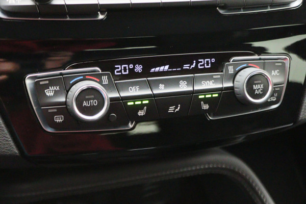 BMW X2 sDrive20i High Executive Automaat LED, Head-Up, Apple Carplay, Stoelverwarming, PDC, 17"