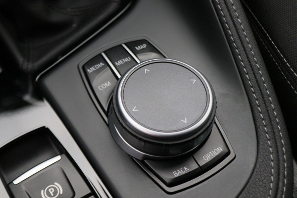 BMW X2 sDrive20i High Executive Automaat LED, Head-Up, Apple Carplay, Stoelverwarming, PDC, 17"