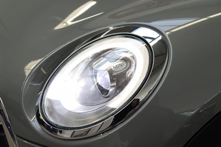 MINI Clubman One Salt Business / Navigatie / LED / Climate Control / Parkeersensoren voor+achter / 16 Inch / Bluetooth / Extra Getint Glas / Cruise Control / Sportstuurwiel / Chrome Line