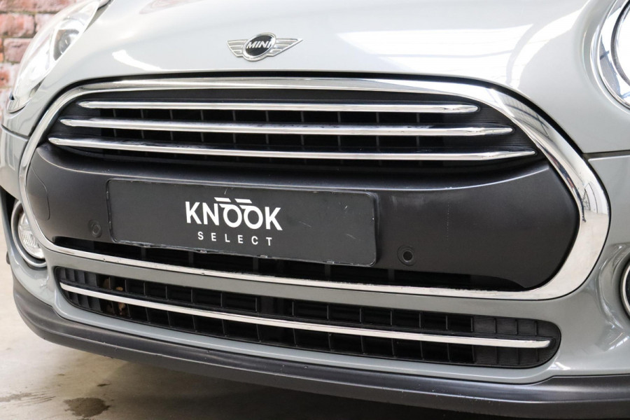 MINI Clubman One Salt Business / Navigatie / LED / Climate Control / Parkeersensoren voor+achter / 16 Inch / Bluetooth / Extra Getint Glas / Cruise Control / Sportstuurwiel / Chrome Line