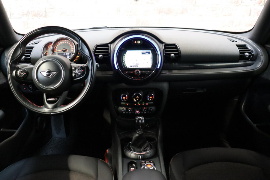 MINI Clubman One Salt Business / Navigatie / LED / Climate Control / Parkeersensoren voor+achter / 16 Inch / Bluetooth / Extra Getint Glas / Cruise Control / Sportstuurwiel / Chrome Line