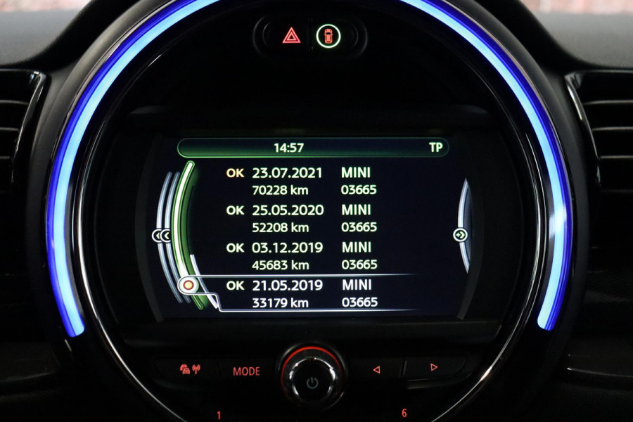 MINI Clubman One Salt Business / Navigatie / LED / Climate Control / Parkeersensoren voor+achter / 16 Inch / Bluetooth / Extra Getint Glas / Cruise Control / Sportstuurwiel / Chrome Line