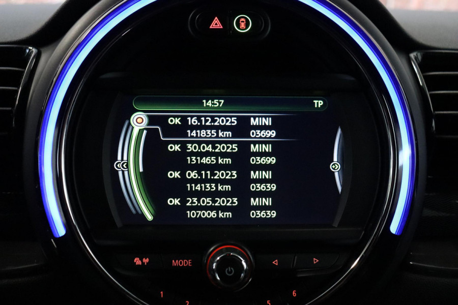MINI Clubman One Salt Business / Navigatie / LED / Climate Control / Parkeersensoren voor+achter / 16 Inch / Bluetooth / Extra Getint Glas / Cruise Control / Sportstuurwiel / Chrome Line