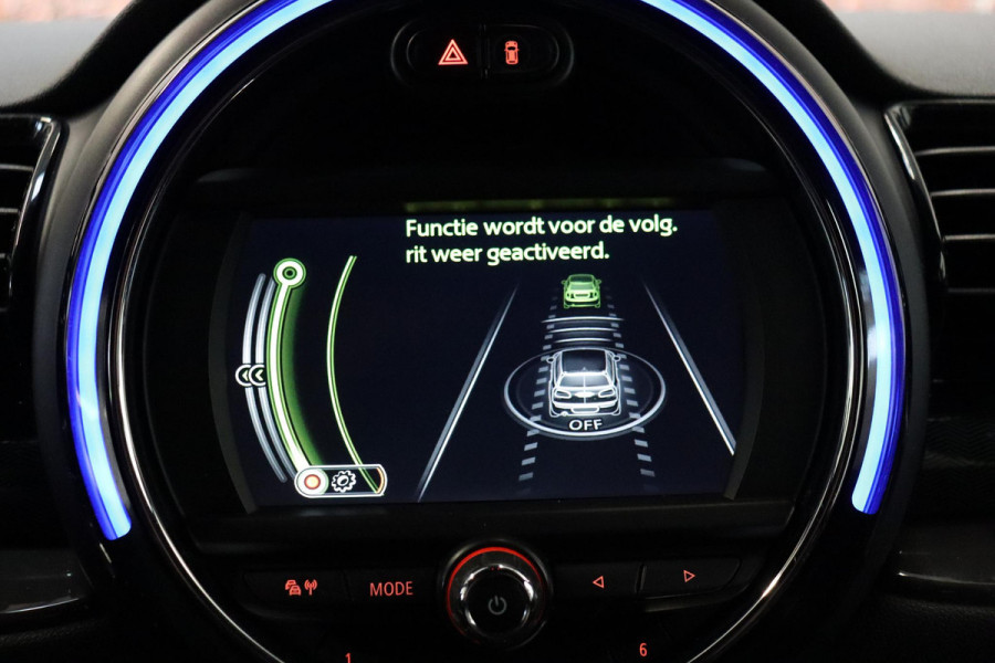 MINI Clubman One Salt Business / Navigatie / LED / Climate Control / Parkeersensoren voor+achter / 16 Inch / Bluetooth / Extra Getint Glas / Cruise Control / Sportstuurwiel / Chrome Line