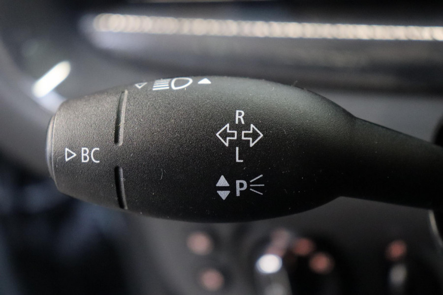 MINI Clubman One Salt Business / Navigatie / LED / Climate Control / Parkeersensoren voor+achter / 16 Inch / Bluetooth / Extra Getint Glas / Cruise Control / Sportstuurwiel / Chrome Line