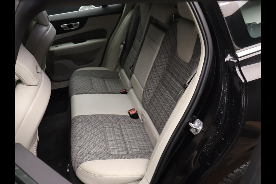 Volvo V60 2.0 T5 Sport (APPLE CARPLAY,NAVI,CAMERA,SPORTSTOELEN,LED,PDC,GETINT,NETTESTAAT)
