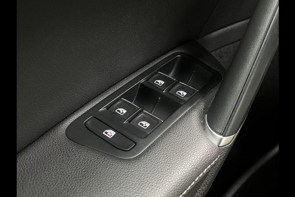 Volkswagen Golf 2.0 TSI 4Motion R*440PK*AKRA*PANO*MAXTON*ACC*CAM*